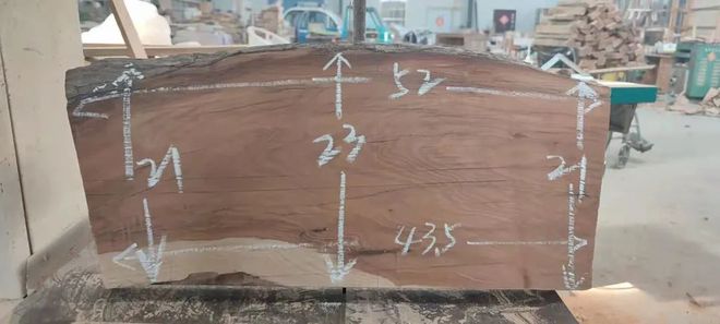 一块枣木188·金宝搏亚洲官方已经标好了尺寸适合做个牌匾(图1)